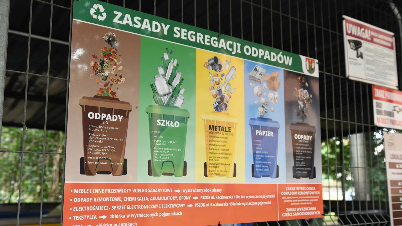 Nowe tablice na osiedlach w Suwałkach. Segregacja odpadów stanie się prostsza