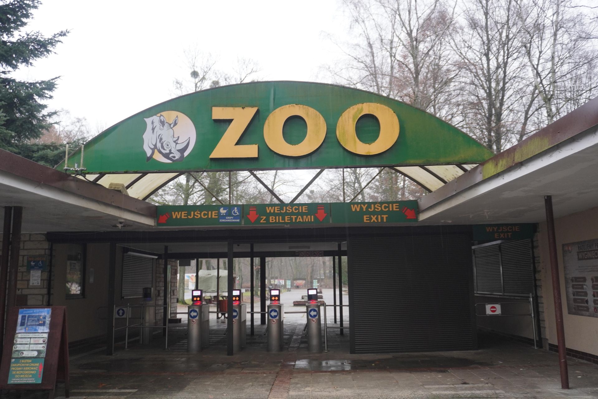 Nowe ZOO w Poznaniu: pawilon edukacyjny niemal gotowy. Trwa przetarg na wybieg pingwinów