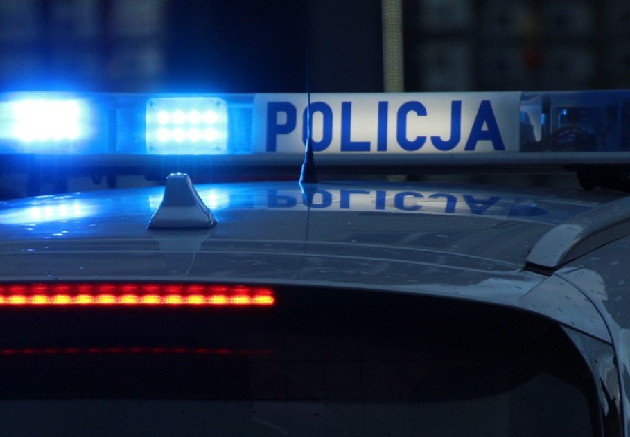 NOWEUderzył przechodnia szklaną butelką w twarz. Napastnik w rękach policji