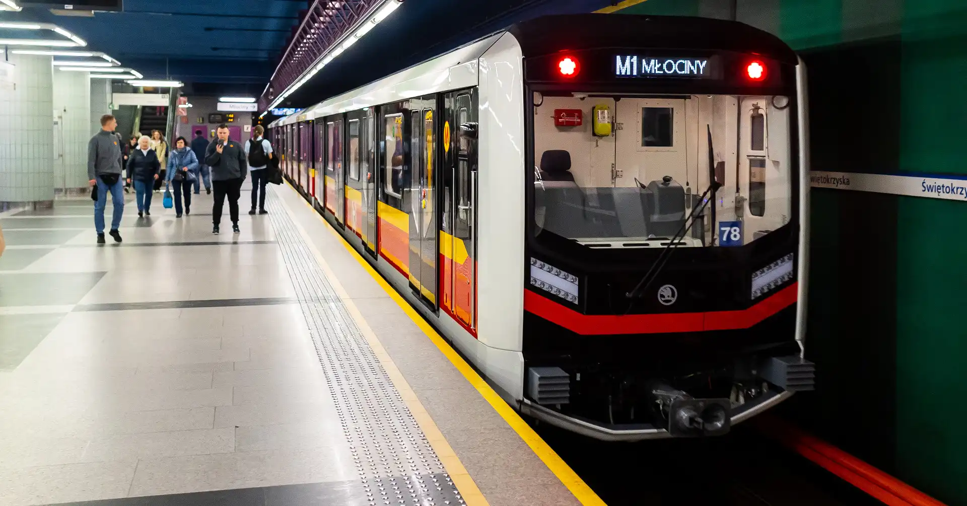 NOWEUtrudnienia w metrze. Wypadek z udziałem pasażera. Pociągi kursują w dwóch pętlach