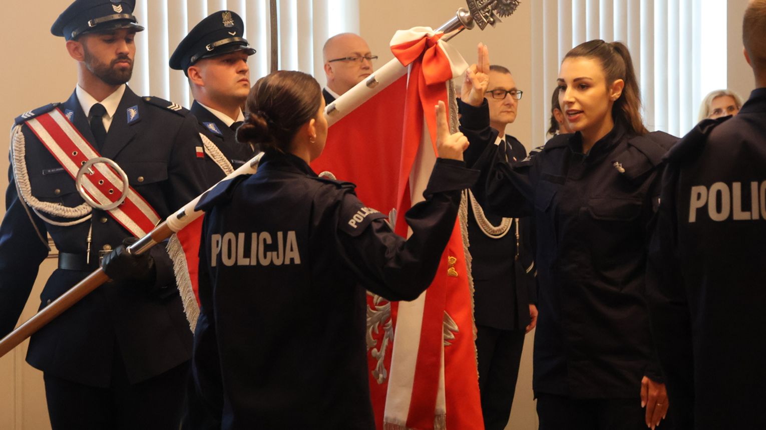 Nowi policjanci trafią także do Kędzierzyna-Koźla. 13 funkcjonariuszy złożyło ślubowanie