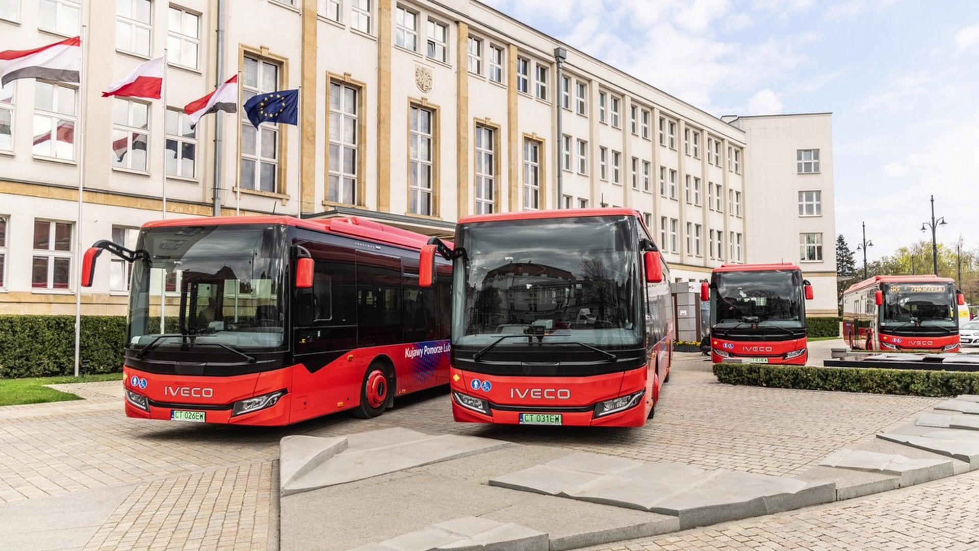 Nowoczesne autobusy już na drogach regionu