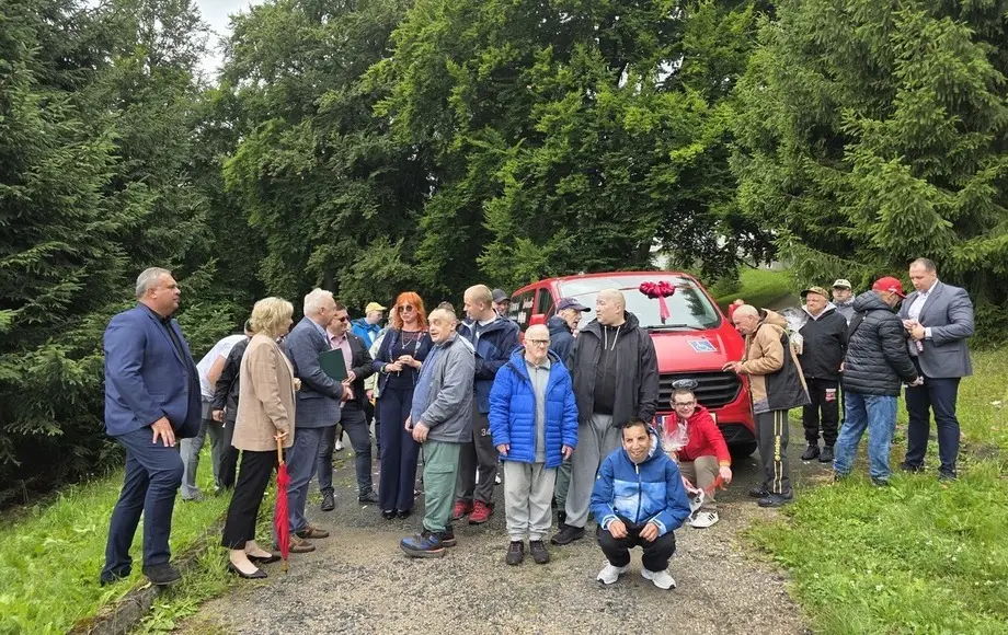 Nowy bus dla Domu Pomocy Społecznej „Junior” w Miłkowie