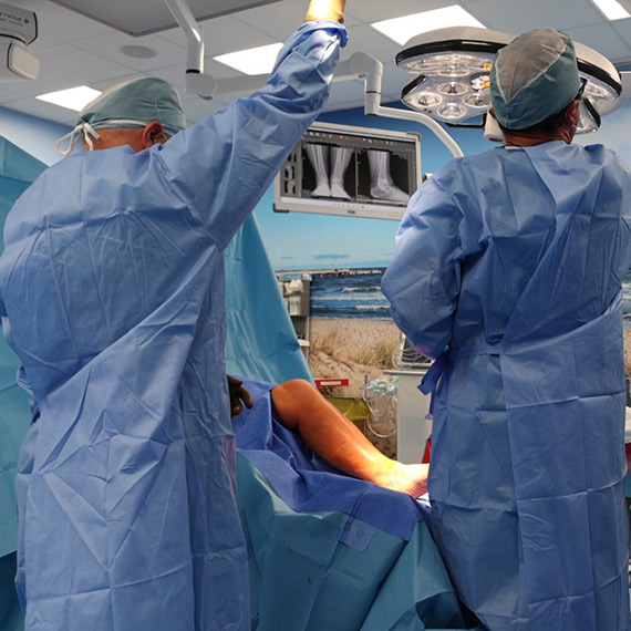 Nowy etap drawskiej ortopedii - ruszyły operacje rzadkich protez stawu skokowego. Szpital dołączył do nielicznych ośrodków w kraju realizujących te procedury