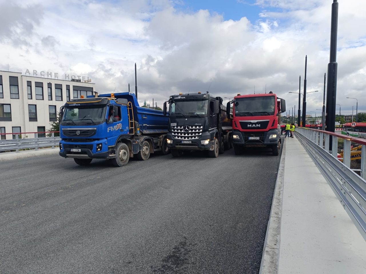 Nowy most na Al. Unii Lubelskiej pod obciążeniem 192 ton. Kluczowy test przed otwarciem