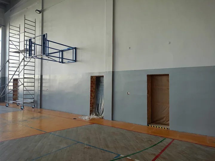 Nowy parkiet i cyfrowa tablica. Sala sportowa przechodzi remont