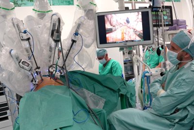 Nowy rozdział w walce z rakiem płuca. Chirurdzy z łódzkiego „Kopernika” operują robotem da Vinci