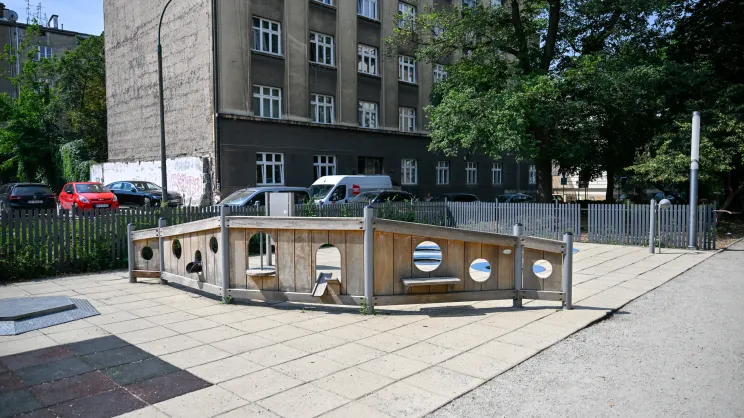 Plac zabaw na pl. Biskupim