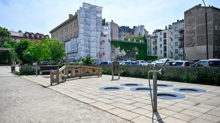 Plac zabaw na pl. Biskupim