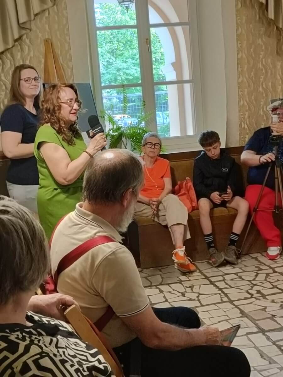 O wystawie, piórem Pani Ewy Tomporek – Fukuoka – Prezesa ZPAP/OŁ „(…) wyraziście widoczne osobowości twórcze.”