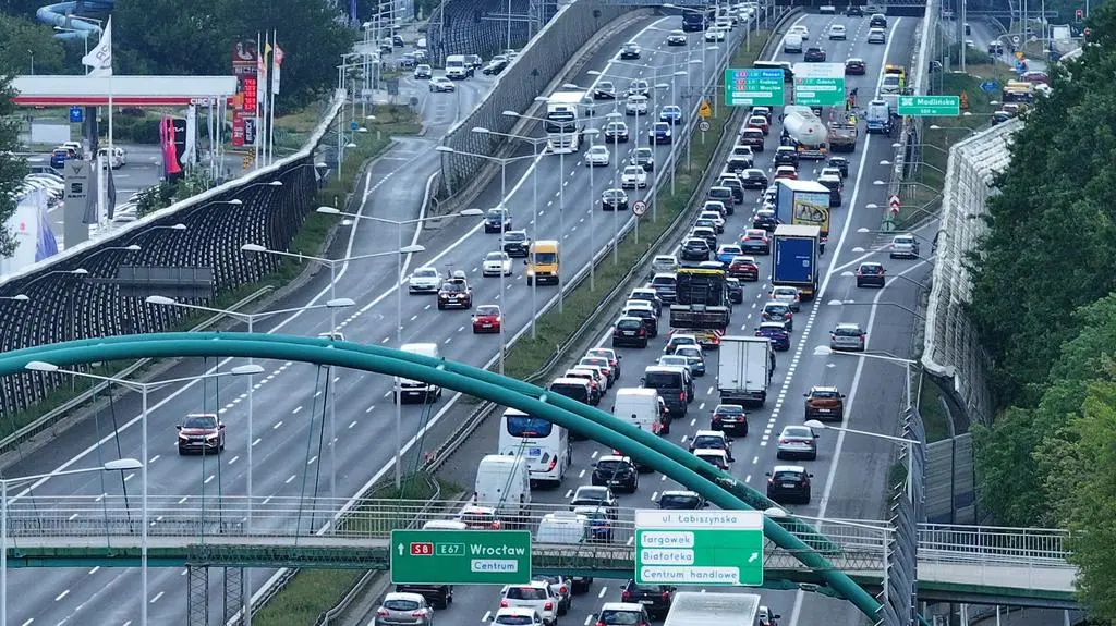 Kolizja i korek na S8