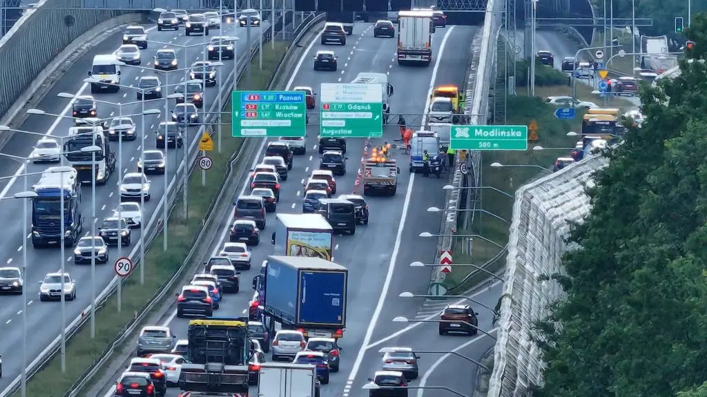 Kolizja i korek na S8
