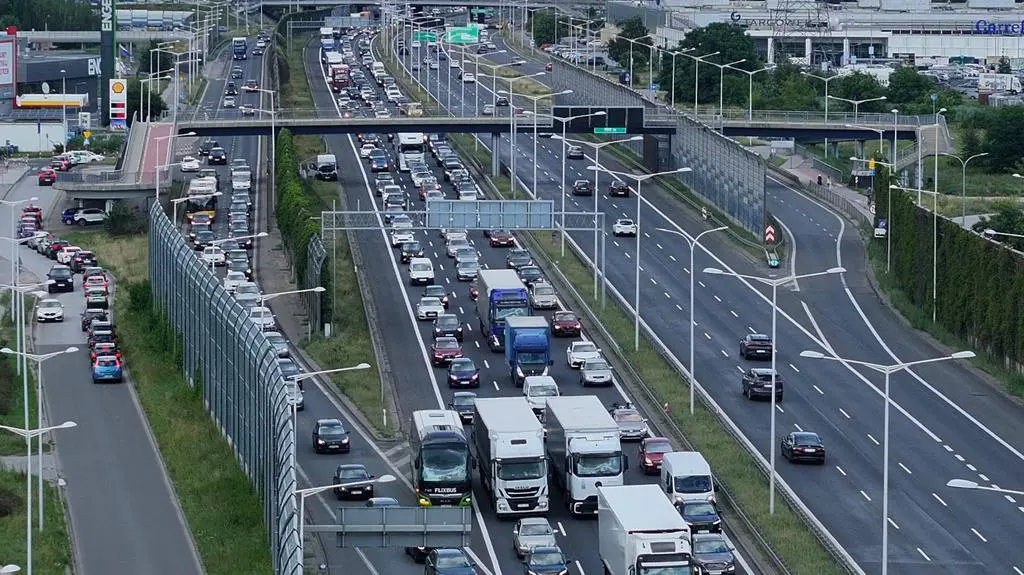 Kolizja i korek na S8