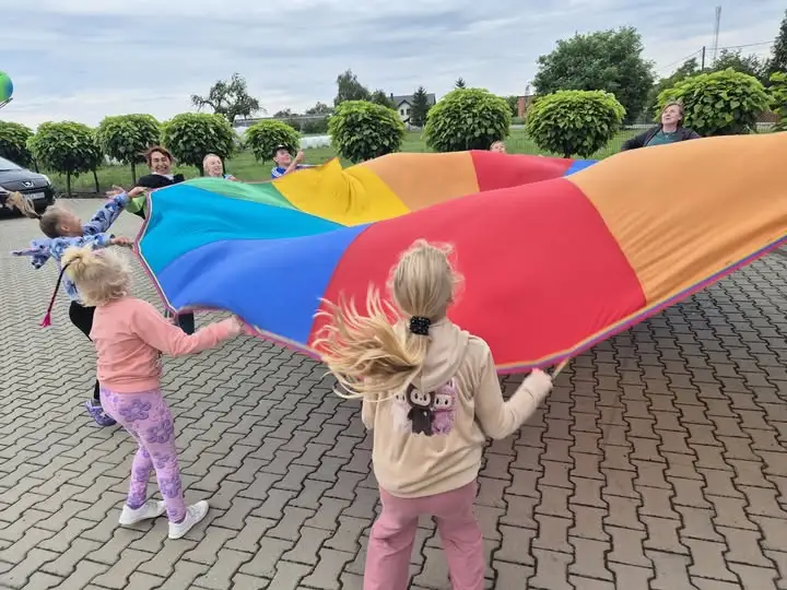 Objazdowe Wakacje w Gminie Lisków: Kreatywna zabawa w Zakrzynie
