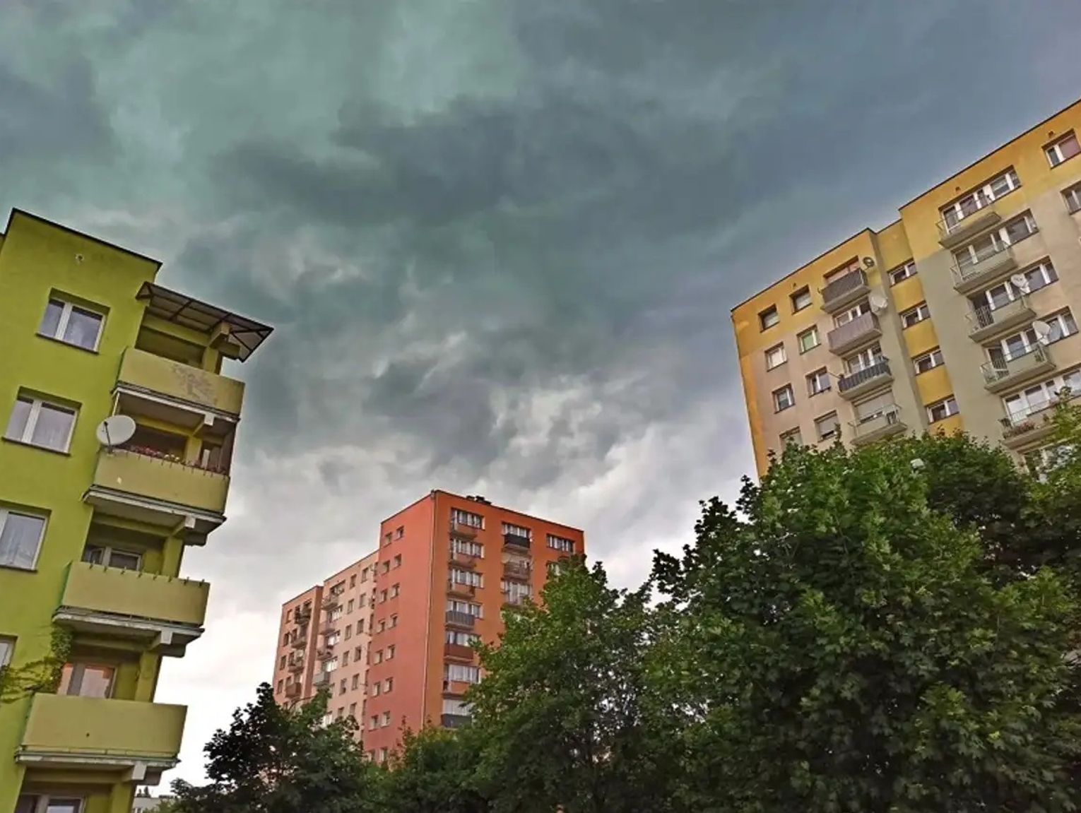 Od południa burze nad powiatem kędzierzyńsko-kozielskim. Wydano ostrzeżenie meteorologiczne Data dodania artykułu: