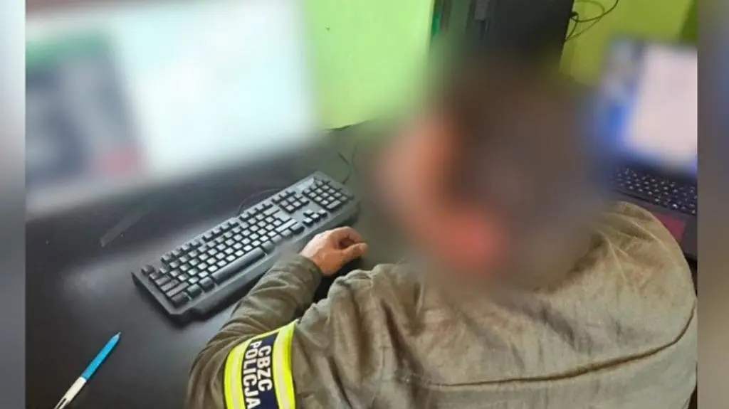 Funkcjonariusze CBZC zabezpieczyli m.in. 13 komputerów, 9 telefonów komórkowych i nośniki danych