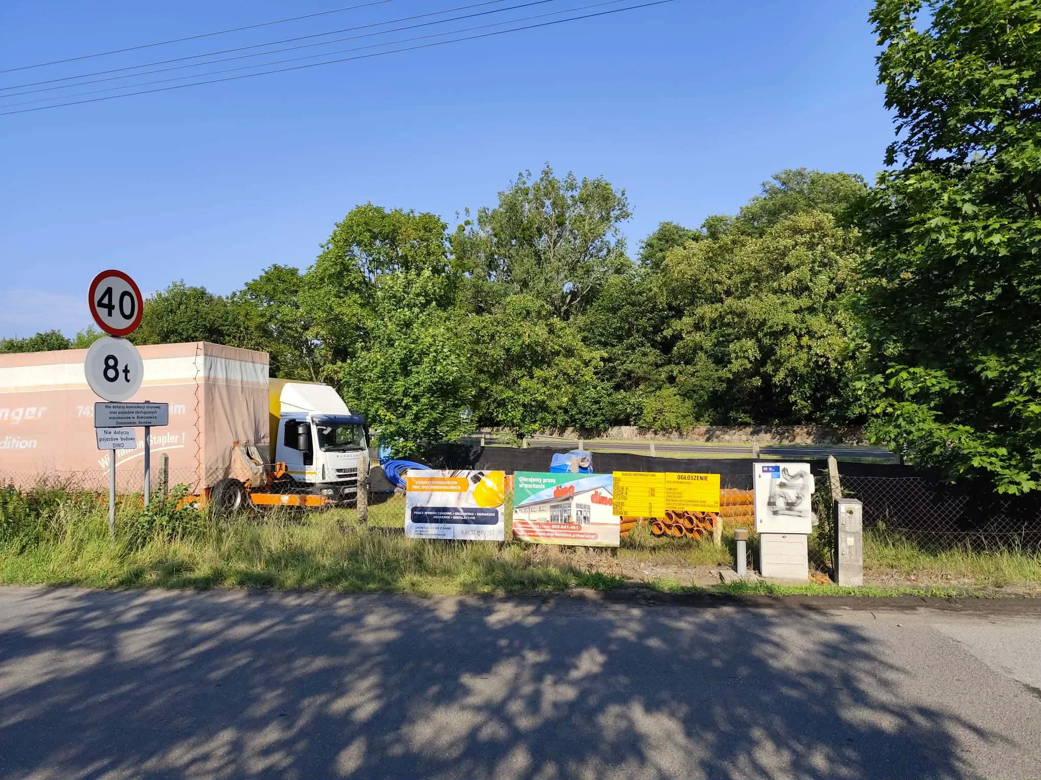 Ogrodzili teren, wjechał sprzęt. Ruszyła budowa nowego marketu