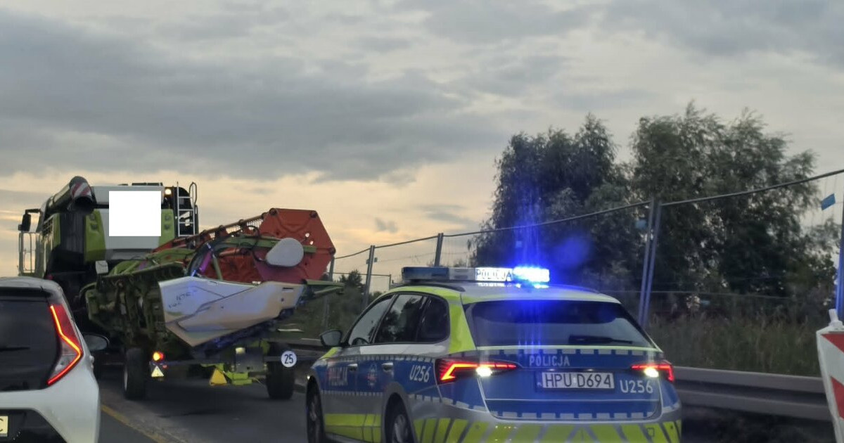Olbrzym chciał się przecisnąć wąską nitką. Zakorkował most i zdemolował pachołki