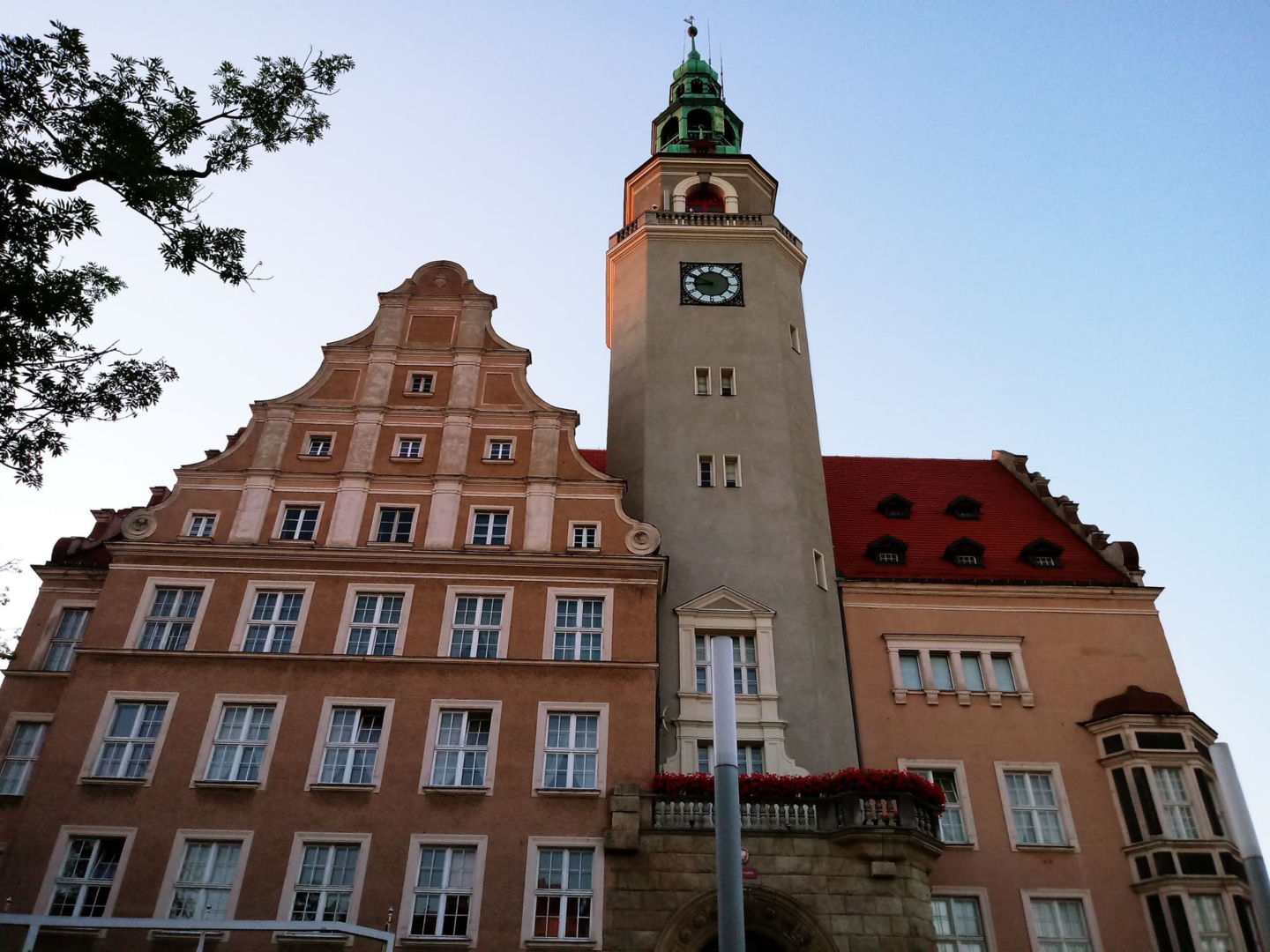 Olsztyn. Mieszkańcy mogą dokonywać płatności w urzędzie za pomocą rządowej aplikacji