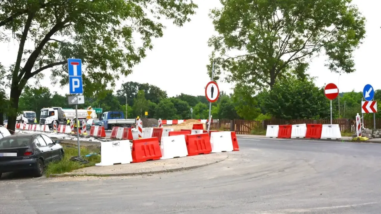 Opóźnienia autobusów w rejonie ulic Widok–Ceramiczna. Jest komentarz MZK Bolesławiec
