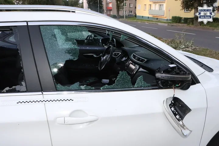 Osiem aut uszkodzonych w jedną noc. 32-latek zatrzymany na gorącym uczynku