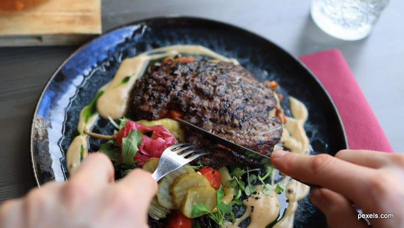 Osobliwy smakosz grasuje po śląskich restauracjach. Zamawia sporo, następnie… wychodzi bez płacenia