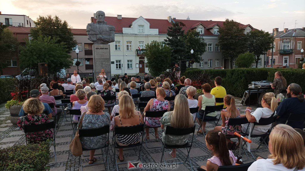 OstrołękaKolejny „Art-Czwartek” przed nami. Na scenie mieszanka folku i rocka 0