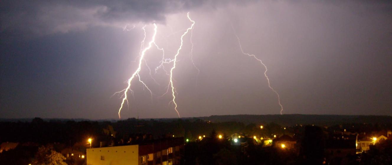 Ostrzeżenie o silnym deszczu z burzami