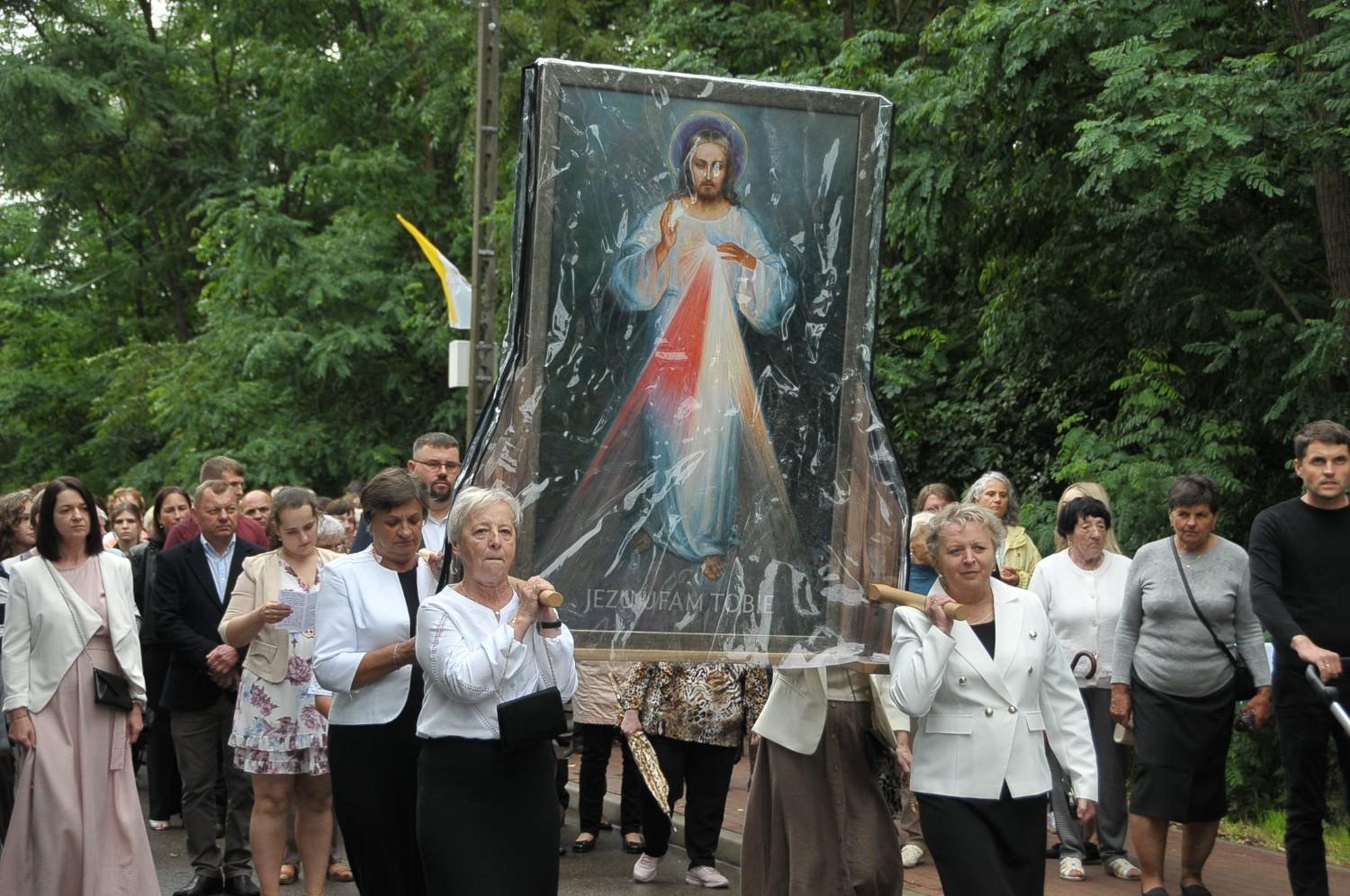 Par. pw. św. Onufrego i Niepokalanego Serca Najświętszej Maryi Panny w Dąbrówce