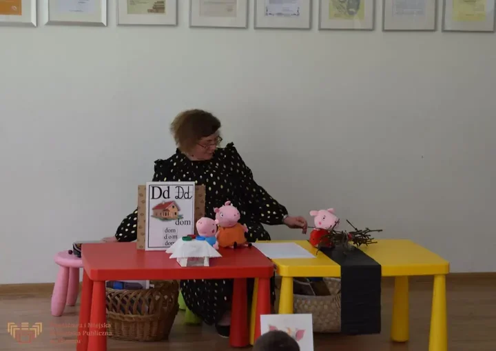 Peppa, George i wilk otworzyli wakacje w olkuskiej bibliotece