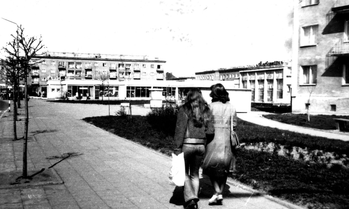 Perełki w Społemce, ciuchy w komisie, woda sodowa w grubych butlach...