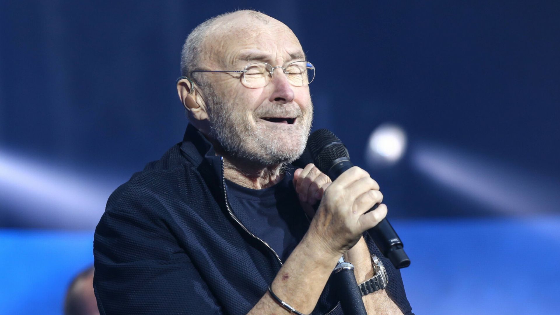 Phil Collins prawie umarł. „Przychodzili się pożegnać”