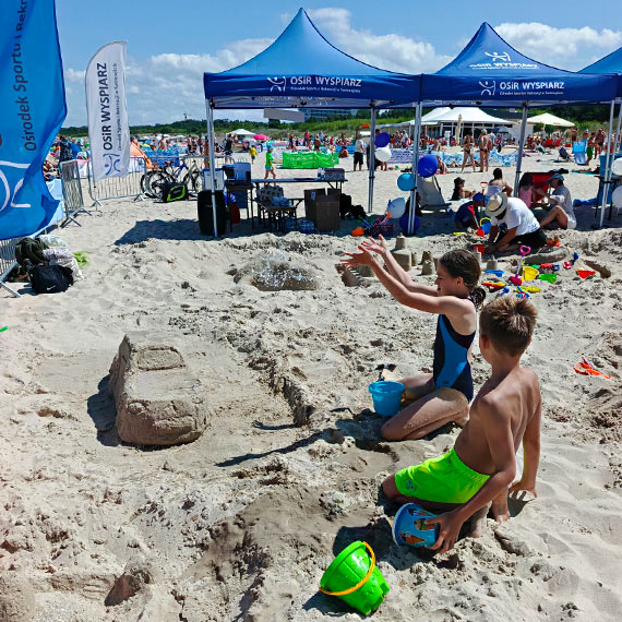 PIACHOLEPY opanowały świnoujską plażę