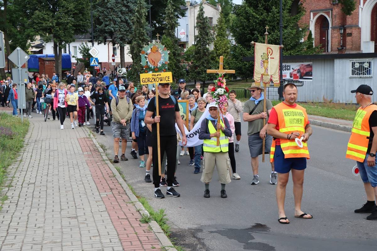 Pielgrzymi z Gorzkowic wyruszyli na Jasną Górę