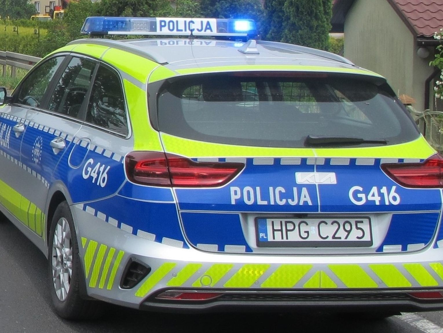 Pijany kierowca zatrzymany w Kętach. Miał 1,2 promila i jechał całą szerokością jezdni