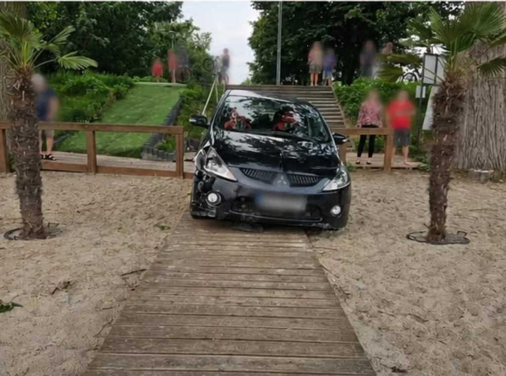 Pijany wjechał Mitsubishi na plażę! Świadkowie zabrali mu kluczyki i udaremnili dalszą jazdę