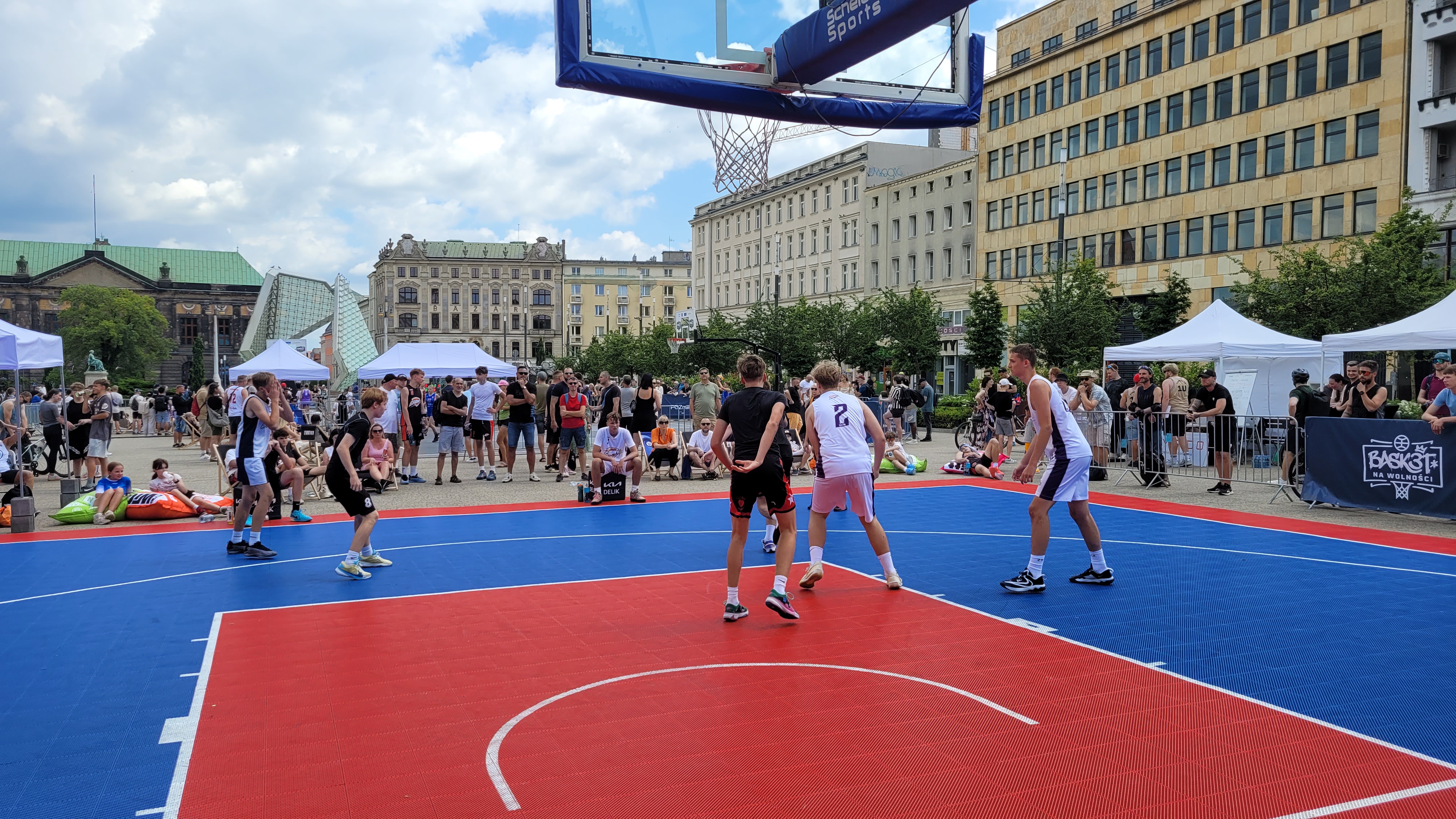 Plac zamienił się w boiska. Rusza Basket na Wolności