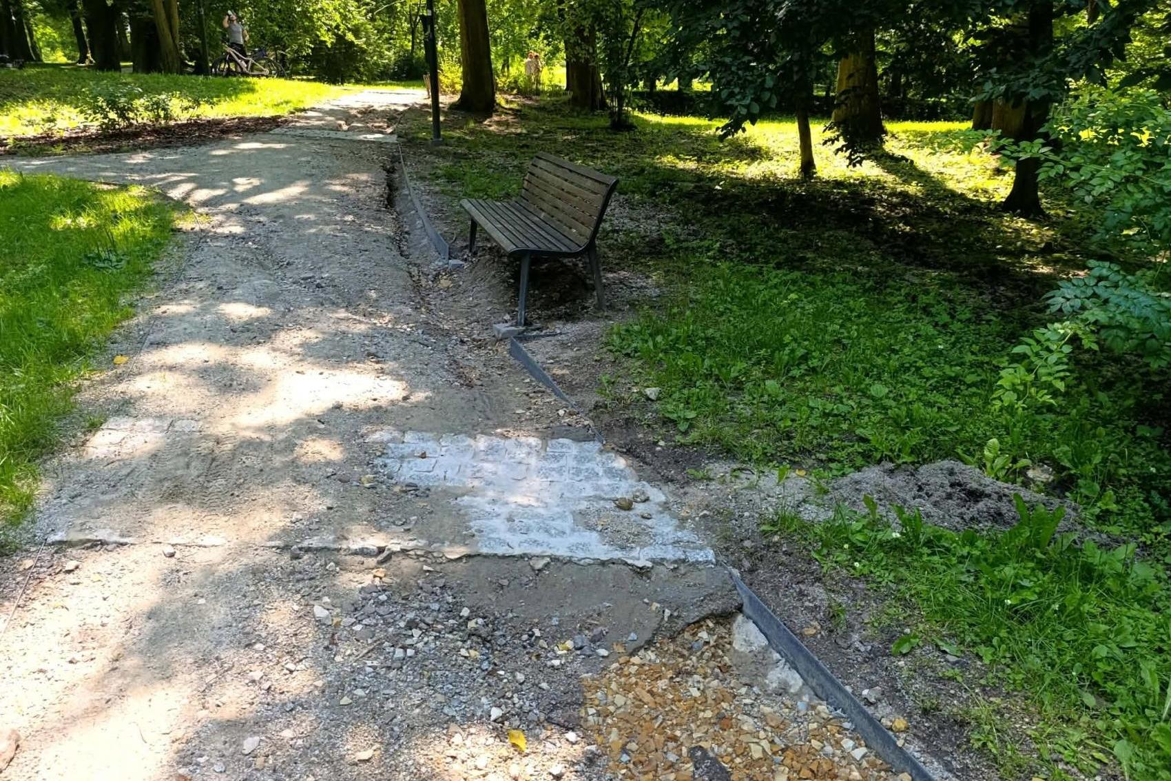 Po każdej ulewie pieniądze spływają alejkami. Park w Chrzanowie znów do naprawy