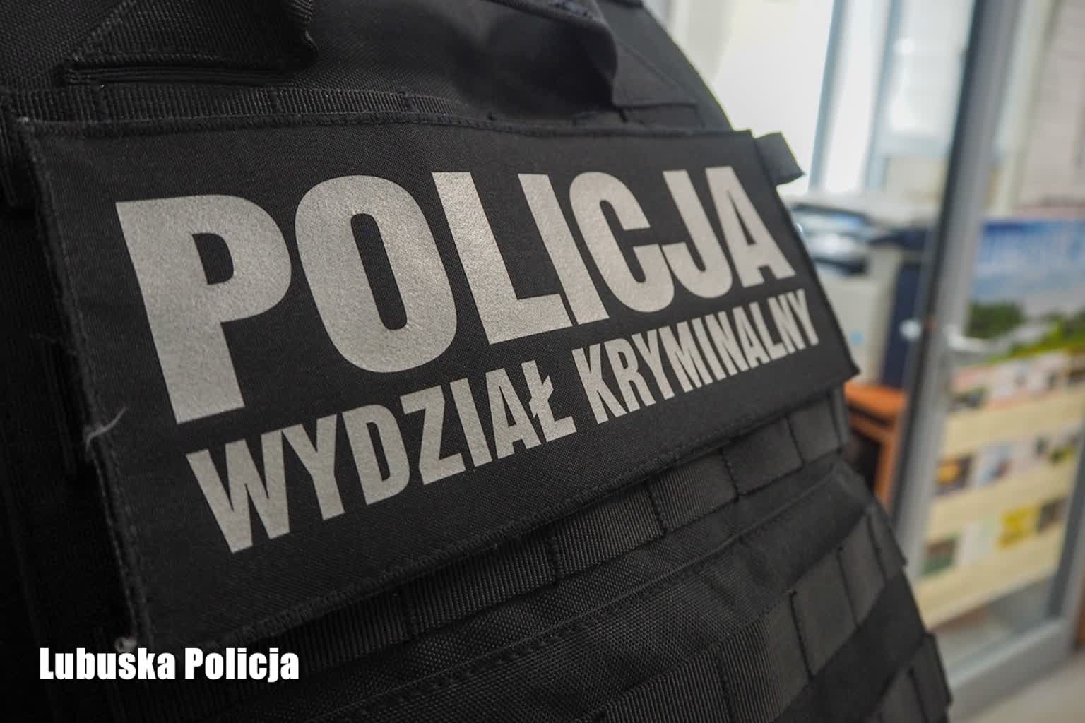 Po zakupach zostawił w sklepie pudełko z narkotykami i dowodem osobistym