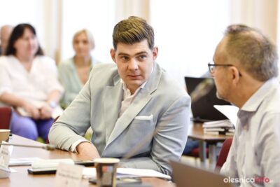 Pociągiem z Oleśnicy prosto na lotnisko we Wrocławiu? Radny Dawid Galik: To kierunek, o który warto zabiegać