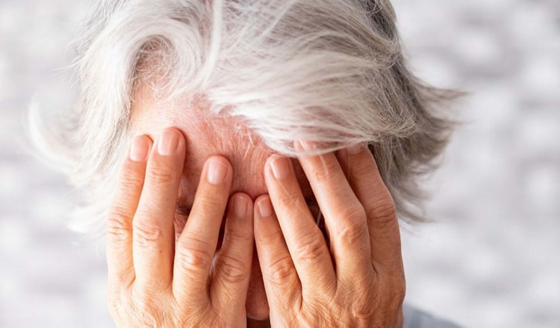 Pod pretekstem usunięcia awarii wody próbowali okraść 90-letnią seniorkę