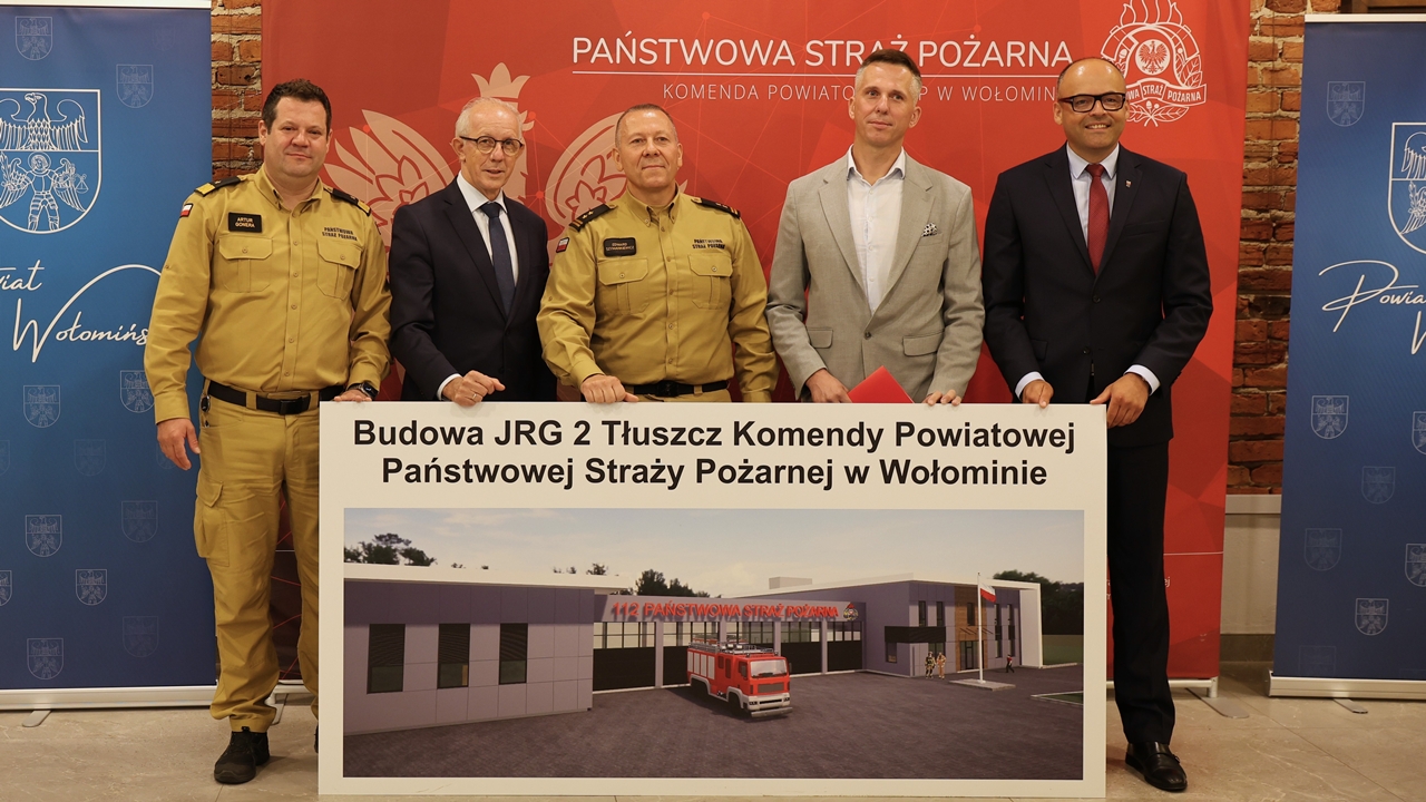 Podpisanie umowy na budowę jednostki ratowniczo-gaśniczej w Tłuszczu