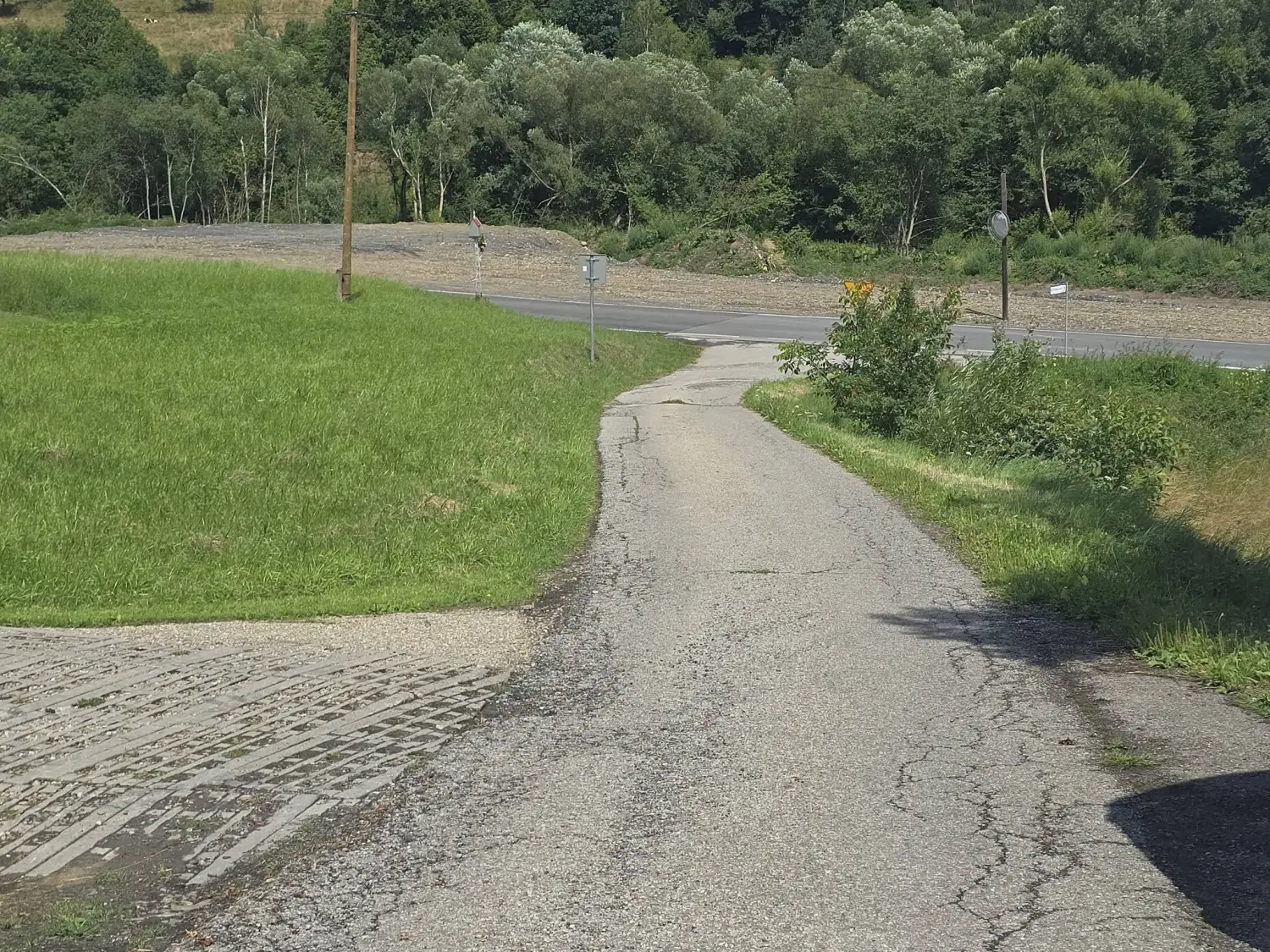Podpisano umowę na remont drogi w Stroniu. Prace zakończą się jeszcze w tym roku