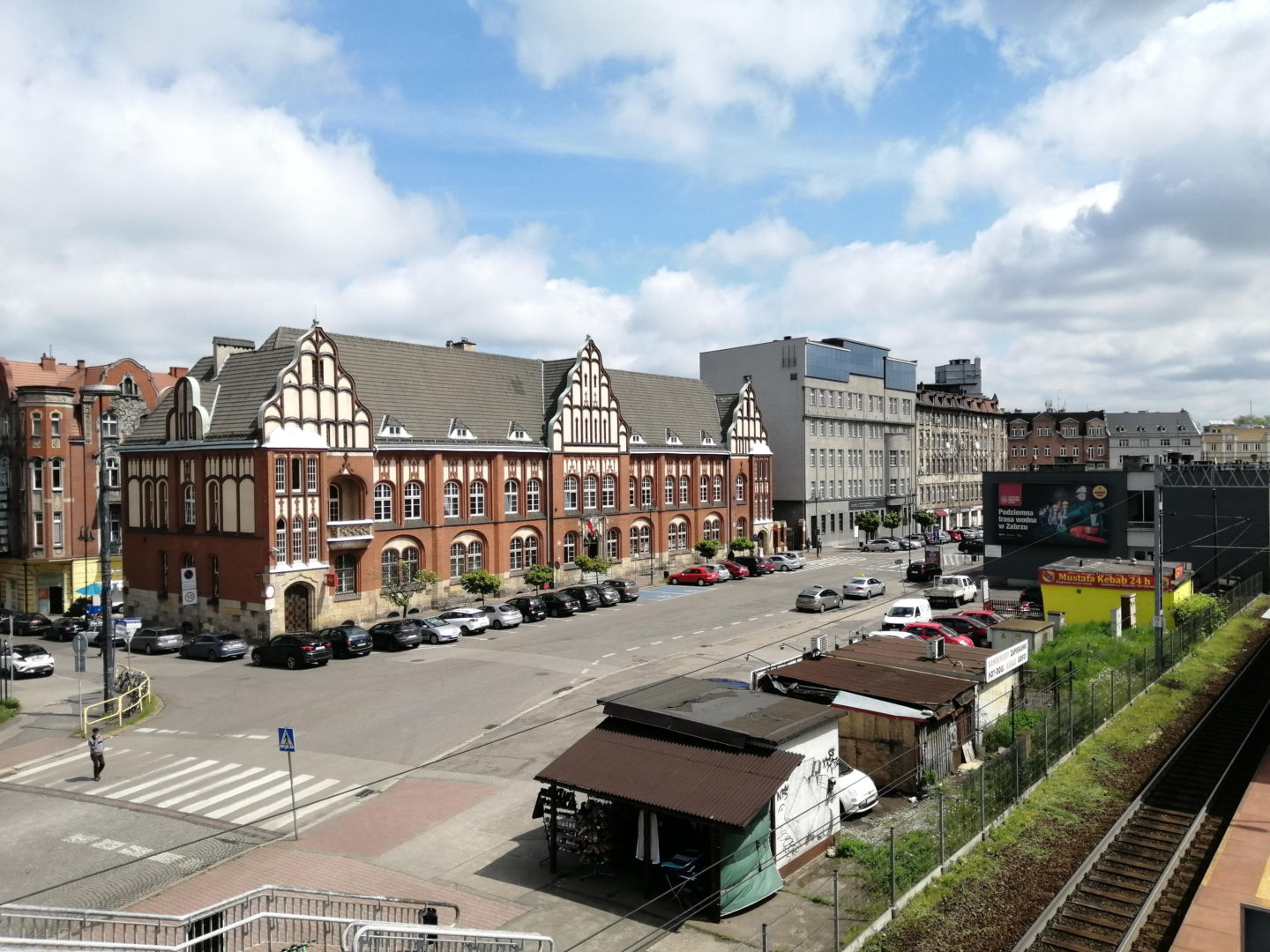 Podróże To miasto na Śląsku zachwyca perłami architektury. Zabytkowe osiedla robią wrażenie!