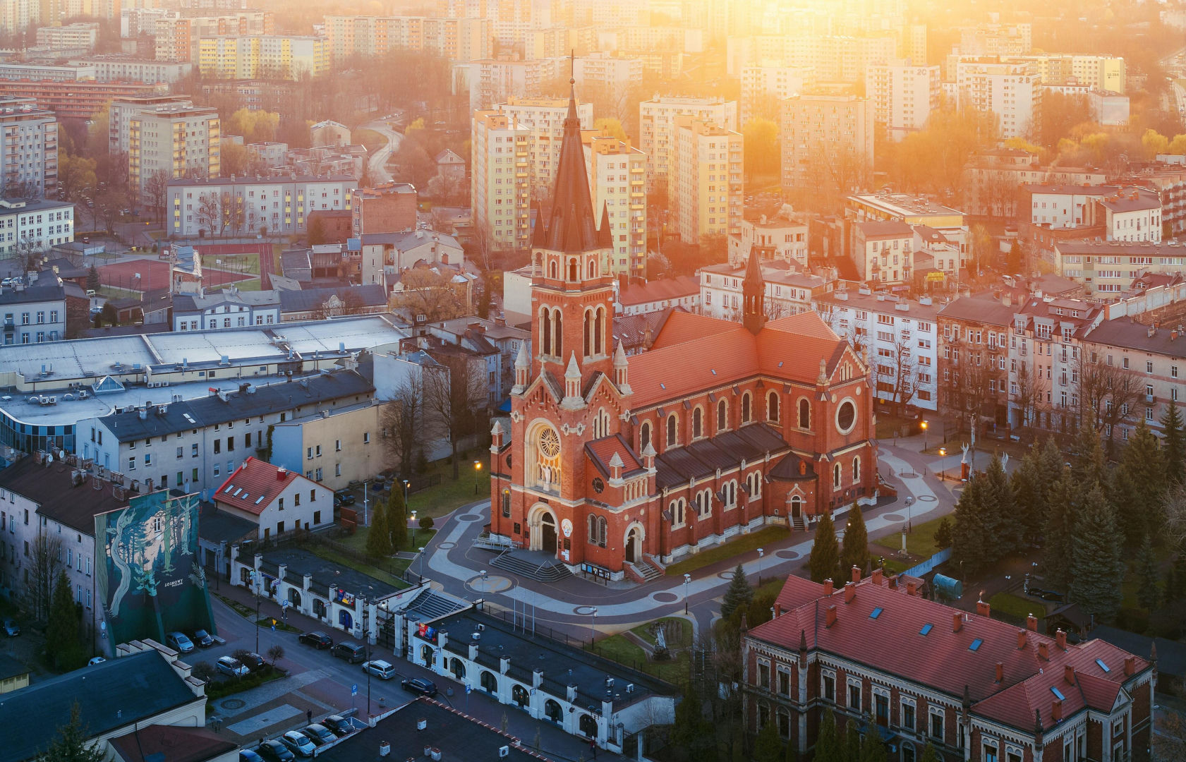 Podróże To największe miasto Zagłębia Dąbrowskiego. Czaruje pięknymi pałacami, ale też dworem i zamkiem!