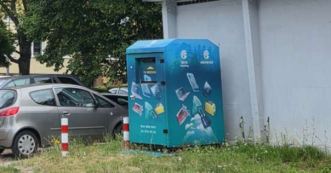 Pojemnik na elektrośmieci – z Kukuczki na Dekabrystów 43