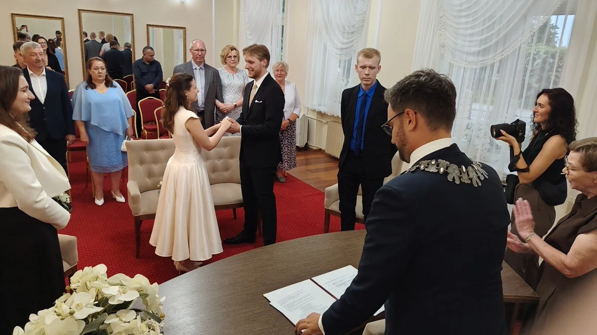 Połączyła ich wymiana polsko-niemiecka. Wyjątkowy ślub w Ostródzie