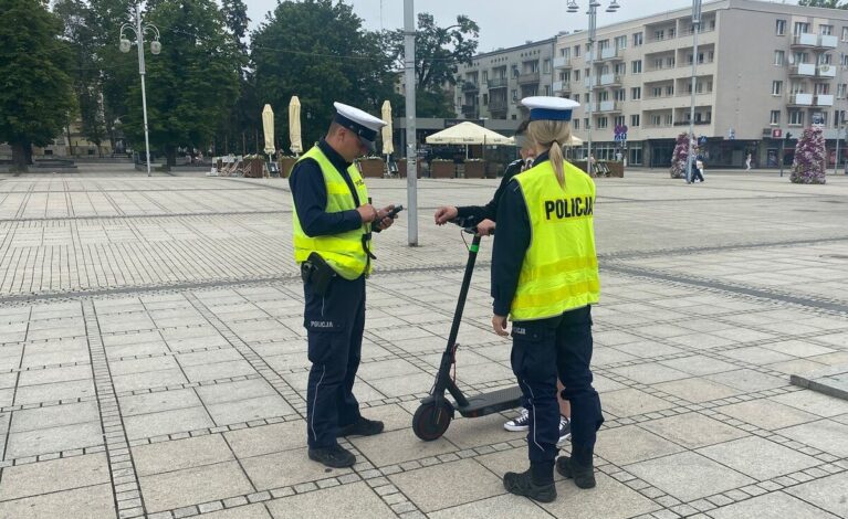Policja kontroluje hulajnogi i rowery elektryczne. Sprawdza trzeźwość, uprawnienia i stan techniczny