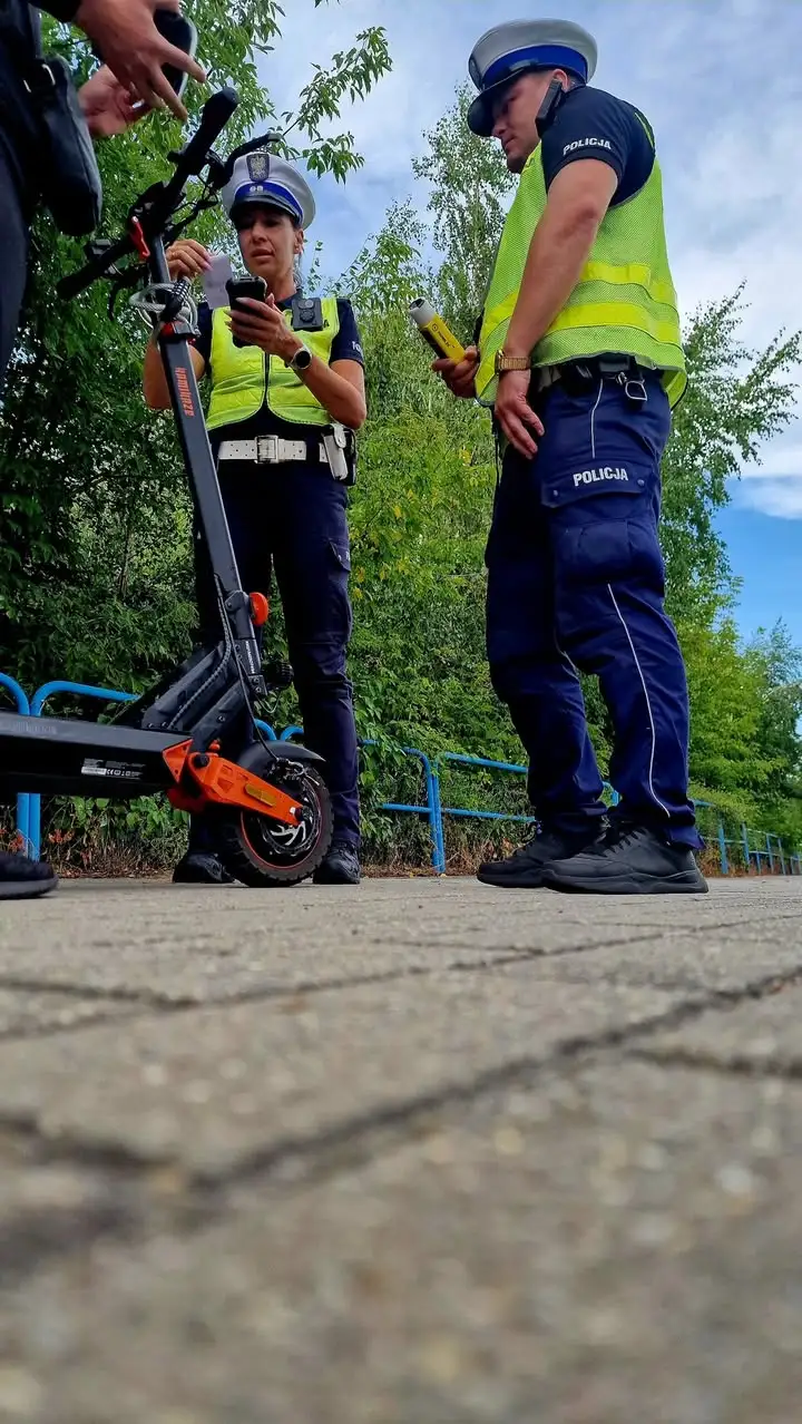Policja skontrolowała blisko 150 rowerów i hulajnóg – dwóch pijanych kierujących
