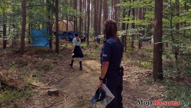Policjanci kontrolują miejsca letniego wypoczynku dzieci i młodzieży
